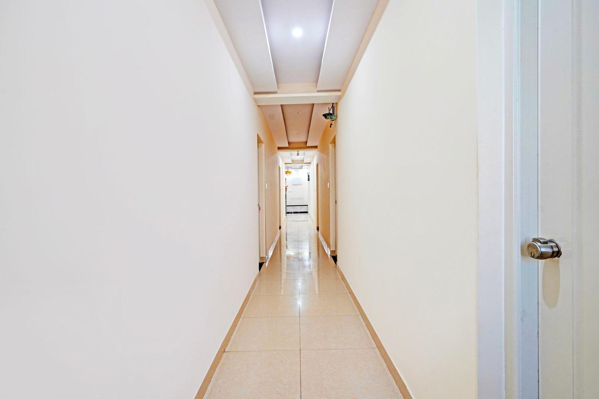 Super Collection O Niladri Road Hotel Kammasandra ภายนอก รูปภาพ